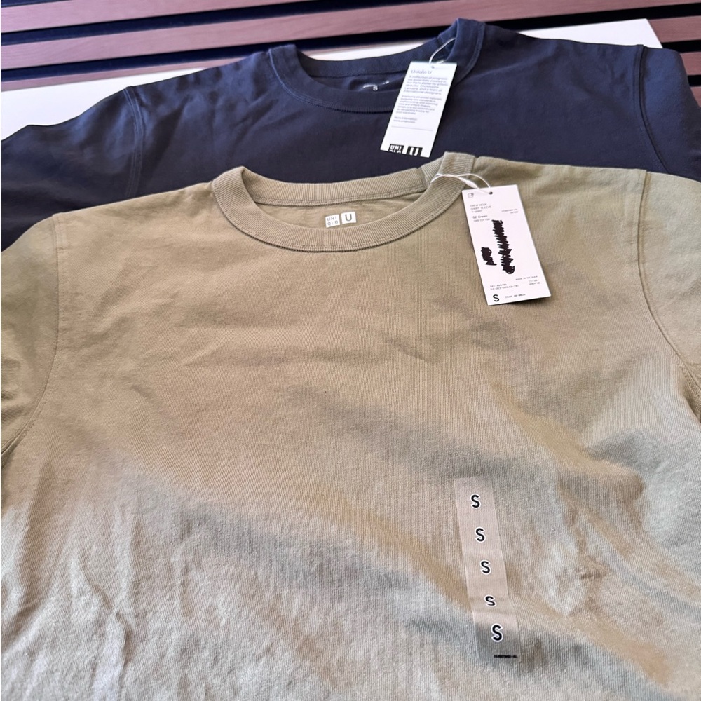 New2 bundle Uniqlo t shirt for men size S green and gray 100 cotton